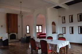 Ambatobe - encantadora villa t5 amueblada equipada estilo tradicional con vista de 360°