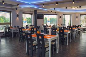 Se vende pequeño parque de atracciones con restaurante para uso comercial