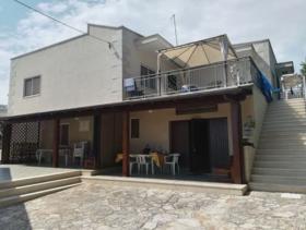 Hermosa villa en Italia, a 50 metros de la playa, 6 apartamentos individuales.