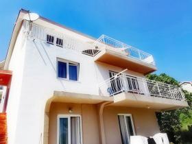 Bonita casa con impresionantes vistas al mar en Monténégro