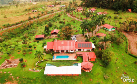 Casa con 81 acres de bosque y múltiples cascadas
