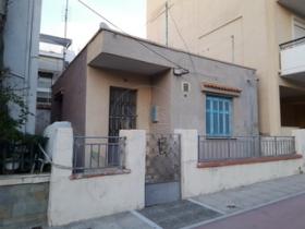 Terreno con casa antigua en un hermoso lugar de Atenas cerca del mar