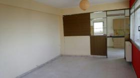 Venta apartamento para renovar 35 km del centro de Atenas y 2,5 km de la playa