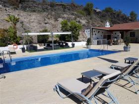Chalet de lujo con piscina climatizada y vista al mar