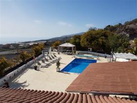 Chalet de lujo con piscina climatizada y vista al mar