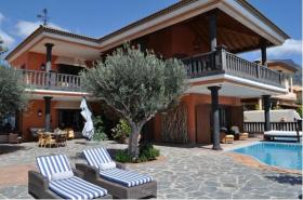 Villa El Galeon - mansión luminosa y amueblada
