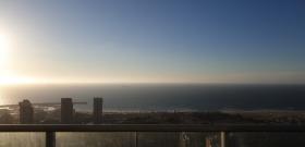 Amplio apartamento con vista al mar.