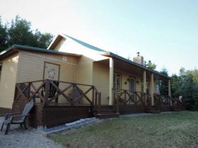 Residencia privada con excepcional sitio aborigen y taller-boutique