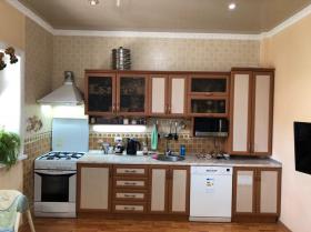 Se vende con urgencia una casa de 2 pisos con un terreno de 5 acres