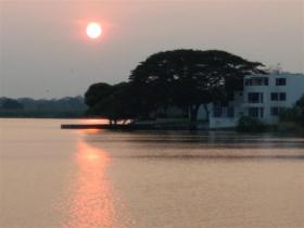 En venta Residencia de lujo en península 360 vistas panorámicas al lago