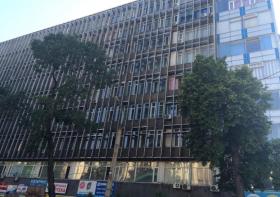 Venta del complejo empresarial en Golden Square